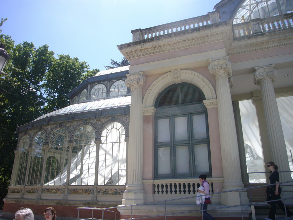 The front of the Palacio de Cristal in the Parque del Buen Retiro park