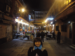 Miaomiao at the restaurants in the Pje. Matheu street, by night