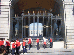 School class at the entrance to the Royal Palace