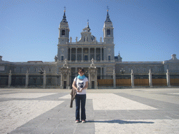 Miaomiao and the Almudena Cathedral, from the Plaza de Armas square