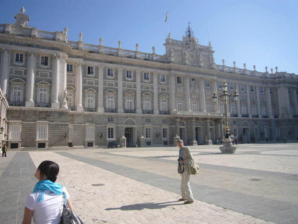 Miaomiao and Kees at the south side of the Royal Palace, from the Plaza de Armas square