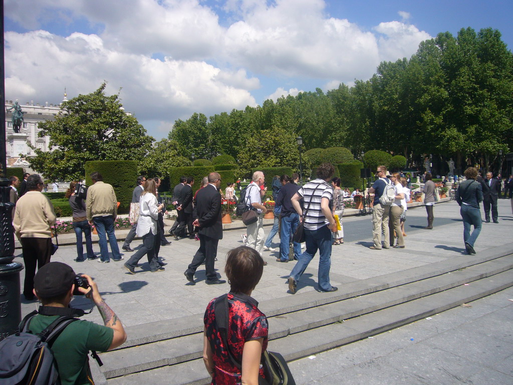 Journalists at the Plaza de Oriente square