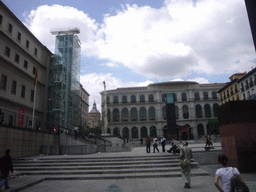 Miaomiao and Kees in front of the Reina Sofia museum