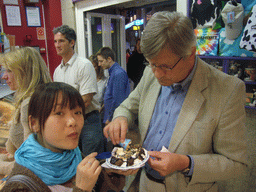 Miaomiao and Kees having icecream in the Ben and Jerry`s in the Calle del Carmen street