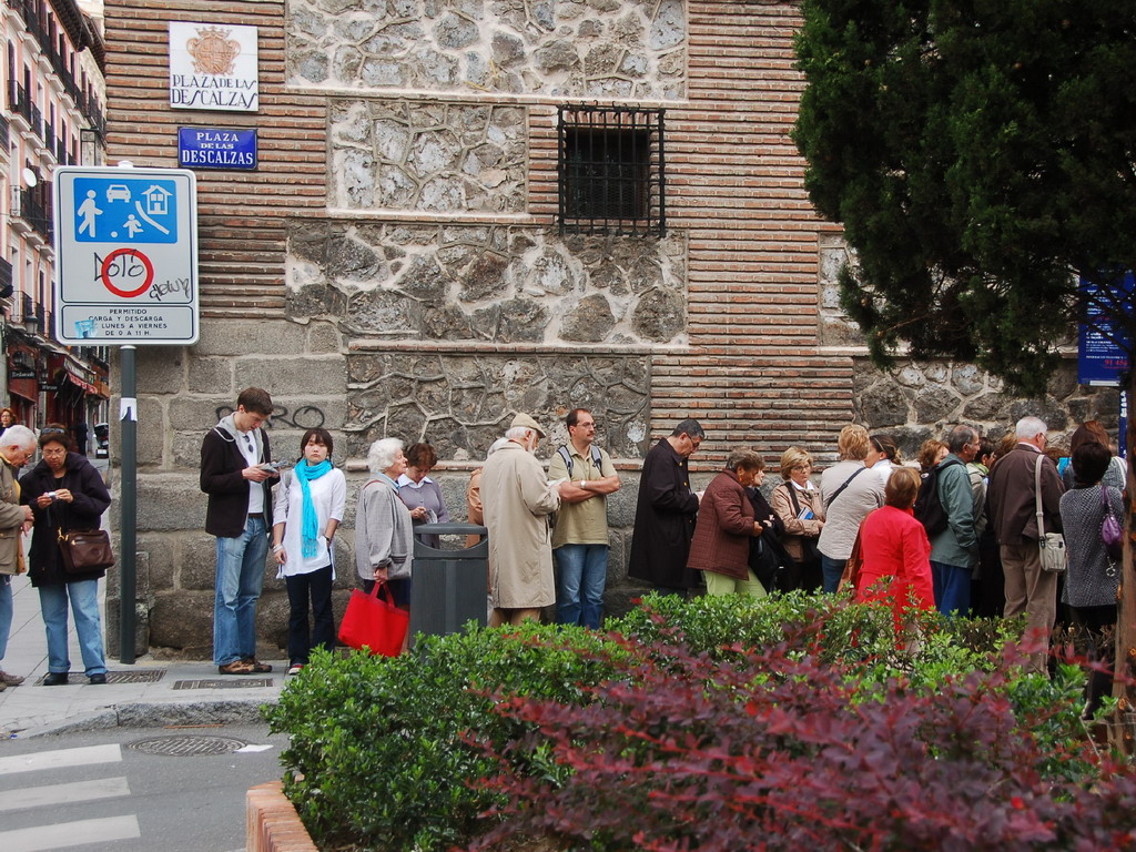 Tim and Miaomiao in line for the Convent of Las Descalzas Reales