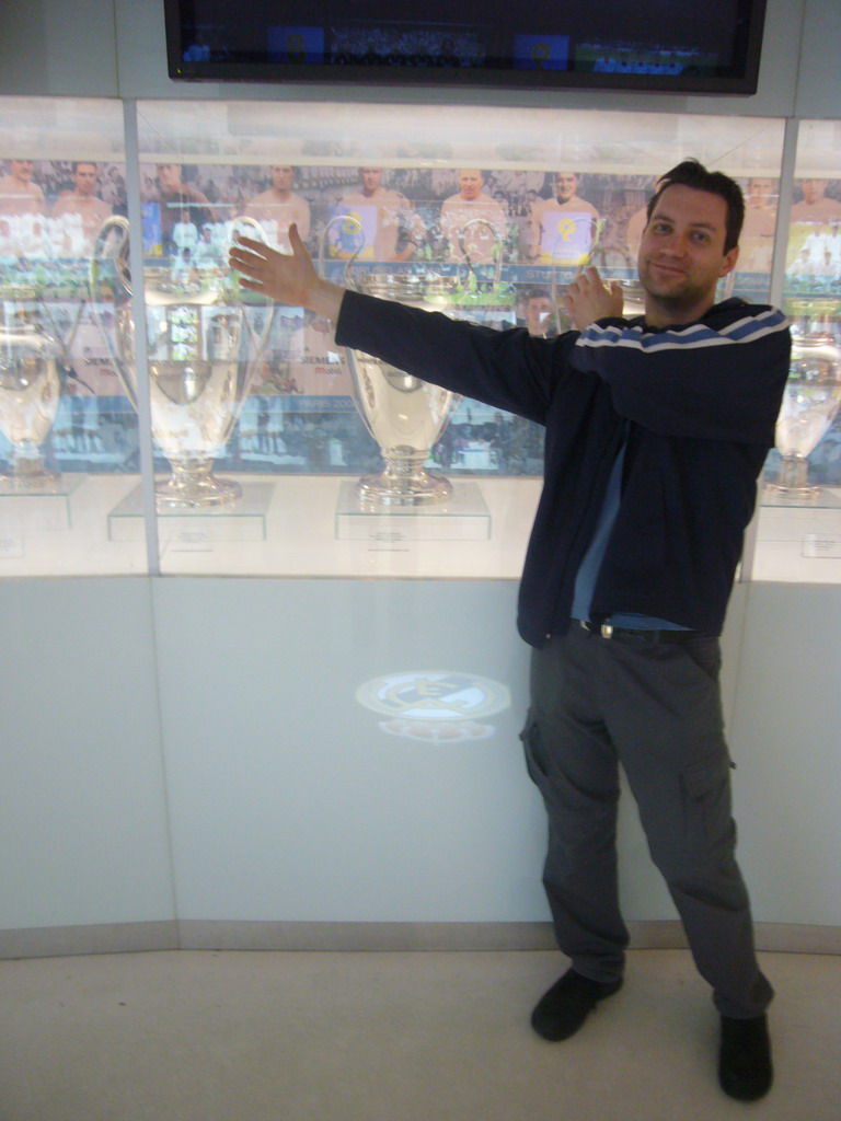 Jeroen with the European Champions` Cups, in the museum of the Santiago Bernabéu stadium