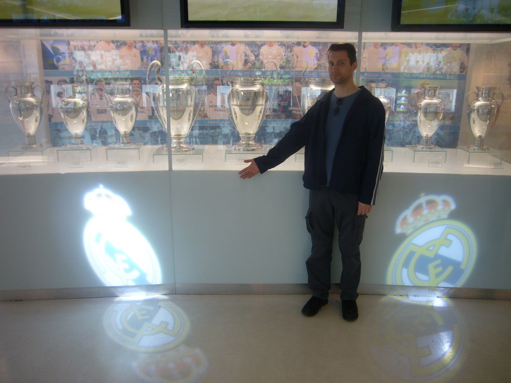 Jeroen with the European Champions` Cups, in the museum of the Santiago Bernabéu stadium
