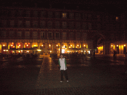 Miaomiao at the Plaza Mayor square, by night
