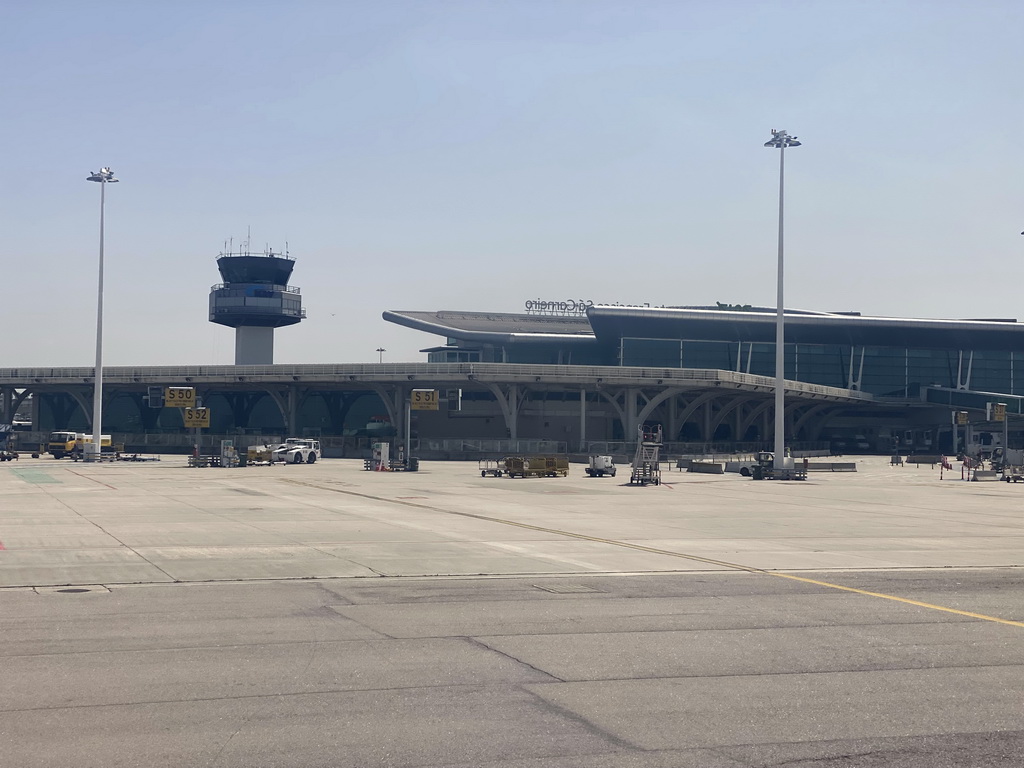 Control tower at the Francisco Sá Carneiro Airport, viewed from the airplane