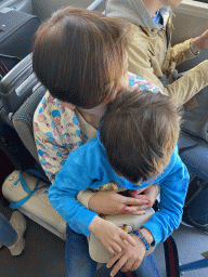 Miaomiao in Max in the airplane at the Francisco Sá Carneiro Airport