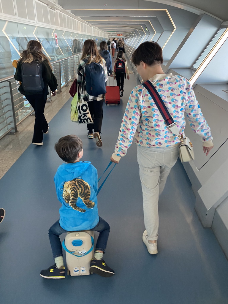 Miaomiao and Max on his suitcase walking to the Arrivals Hall at the Francisco Sá Carneiro Airport