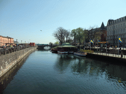 The Petribron bridge over the Östra Hamnkanalen canal and the Norra Vallgatan street