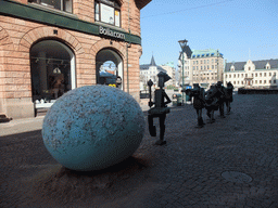 Optimistic Orchestra statues and an easter egg at Södergatan street