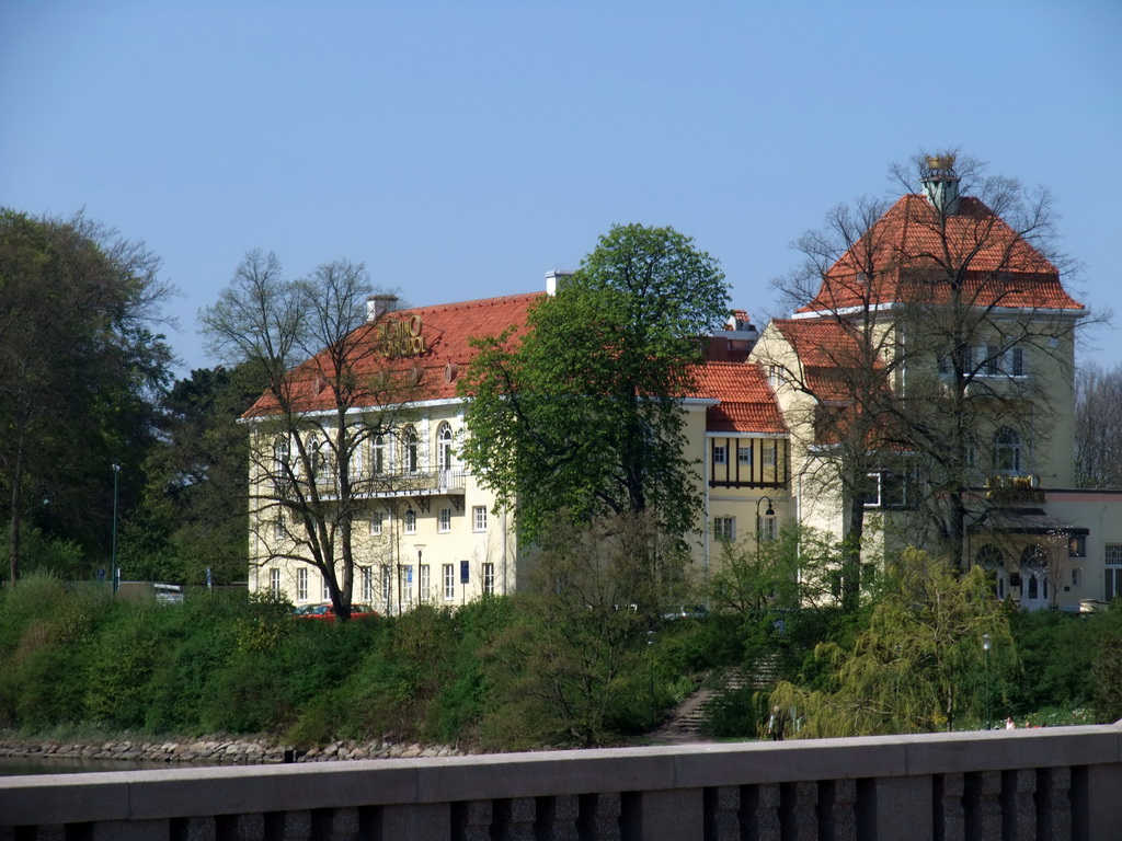 Casino Cosmopol, viewed from the Slottsgatan bridge over the Parkkanalen canal