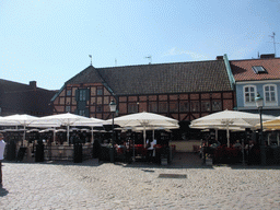 Restaurants with terraces on the west side of Lilla Torg square