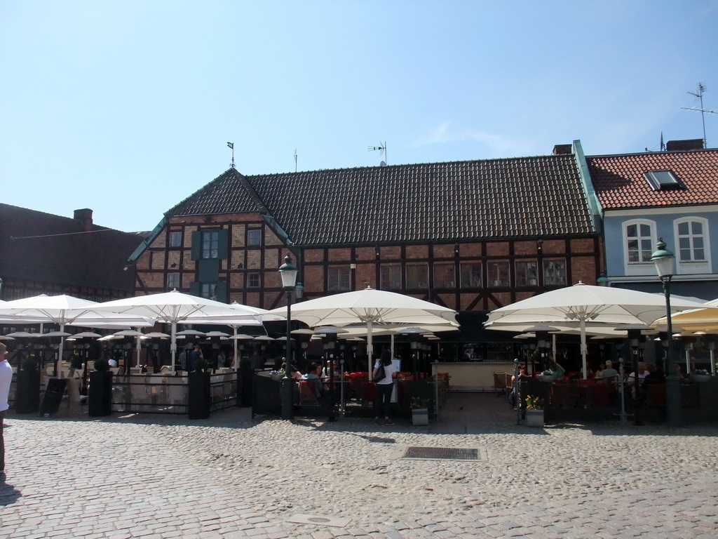 Restaurants with terraces on the west side of Lilla Torg square
