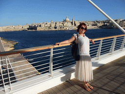 Miaomiao at Tigné Point with a view on Marsamxett Harbour and Valletta with the dome of the Carmelite Church and the tower of St Paul`s Pro-Cathedral