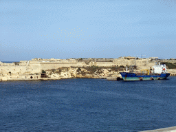 malta_1_265 - 244 kb - 1024x768 - The Grand Harbour and Fort Ricasoli, viewed from the Siege Bell Monument at Valletta The Grand Harbour and Fort Ricasoli, viewed from the Siege Bell Monument at Valletta