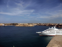 malta_1_270 - 187 kb - 1024x768 - Yacht in the Grand Harbour, Villa Bighi at the town of Kalkara, Fort St. Angelo and the town of Birgu viewed from the Siege Bell Monument at Valletta Yacht in the Grand Harbour, Villa Bighi at the town of Kalkara, Fort St. Angelo and the town of Birgu viewed from the Siege Bell Monument at Valletta