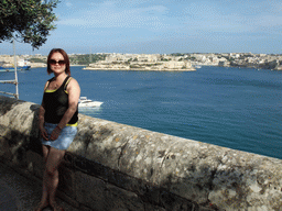 Miaomiao at the Lower Barracca Gardens at Valletta, with a view on the Grand Harbour and Villa Bighi at the town of Kalkara