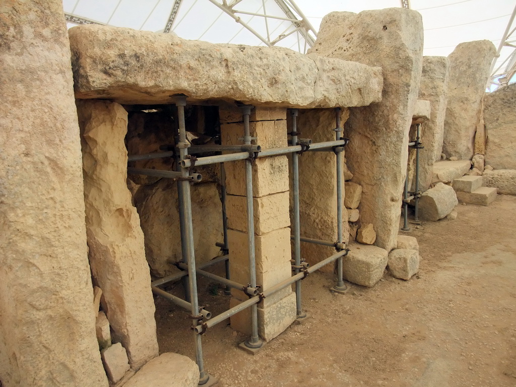 Trilithon altars at the Center of the Hagar Qim Temples