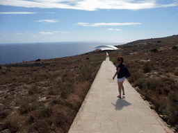 Miaomiao at the road from the Hagar Qim Temples to the Mnajdra Temples