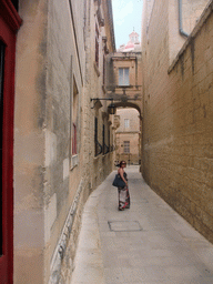 Miaomiao with passageway at the Triq Is-Sur street at Mdina
