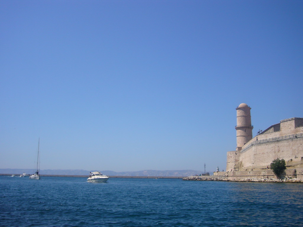 The Quai des Angles pier and the Fort Saint-Jean