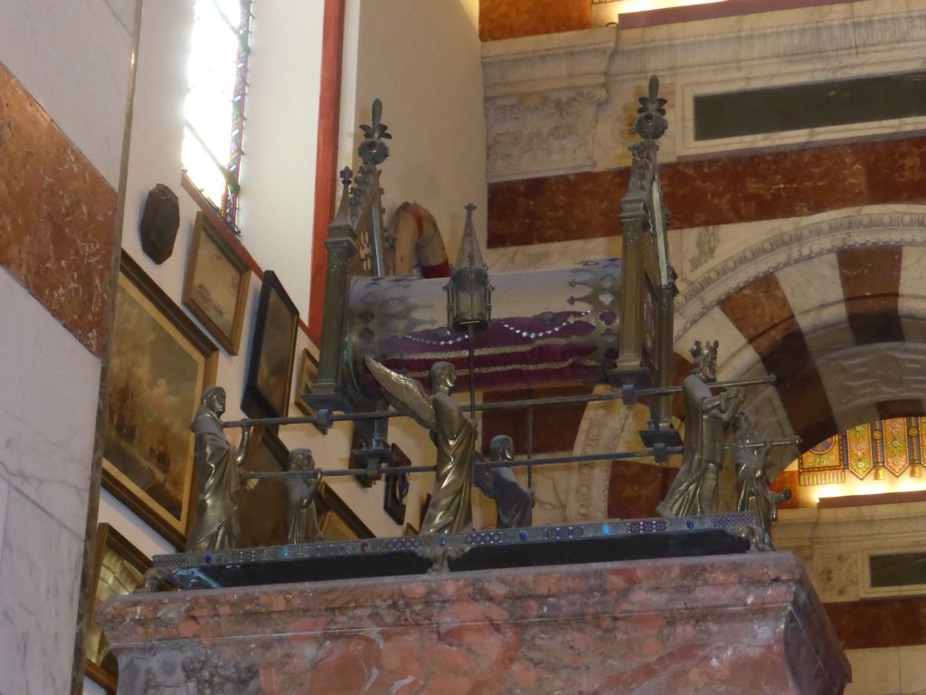 Small tomb at the right side of the Notre-Dame de la Garde basilica