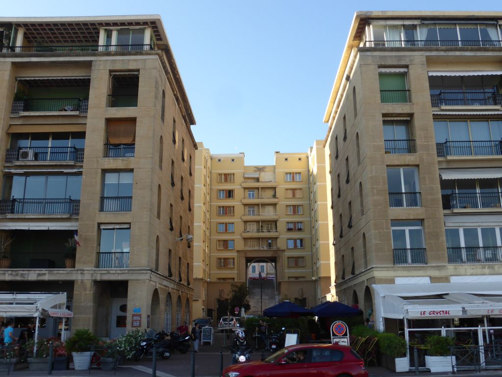 Buildings at the Quai du Port street and the Rue de la Loge street