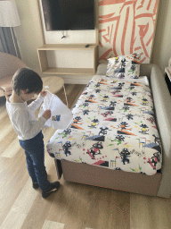 Max with his bed at our room at the Abora Buenaventura by Lopesan hotel