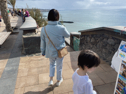 Miaomiao and Max on top of the staircase from the Paseo Costa Canaria street to the Playa del Inglés beach