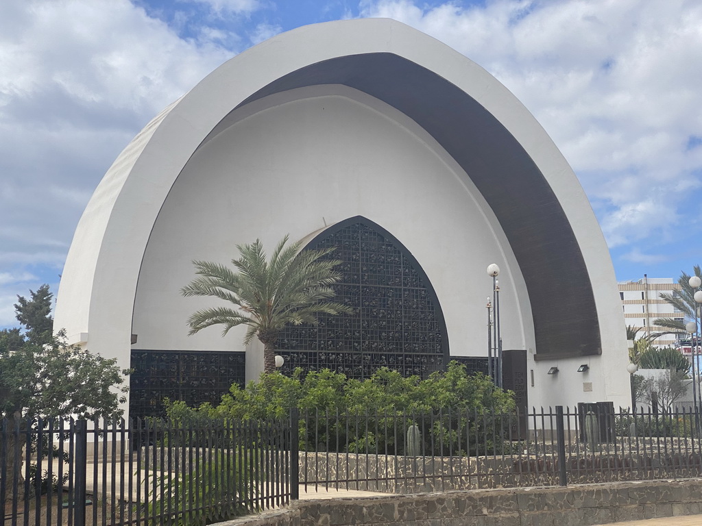 Front of the Templo Ecumenico el Salvador church at the Avenida Sargentos Provisionales street