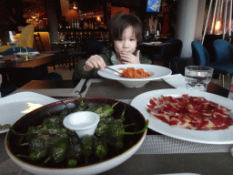 Max having dinner at the Maná 264 restaurant at the Yumbo Centrum shopping mall