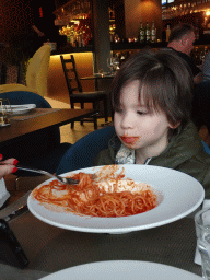 Max having dinner at the Maná 264 restaurant at the Yumbo Centrum shopping mall