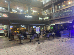 Front of the Maná 264 restaurant at the Yumbo Centrum shopping mall, by night