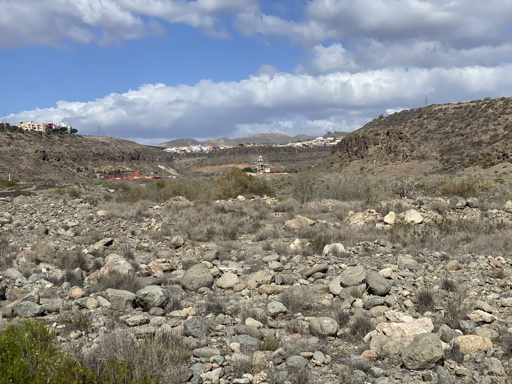 The Barranco de la Negra ravine with the Aqualand Maspalomas water park, viewed from the bus to the Palmitos Park on the GC-503 road