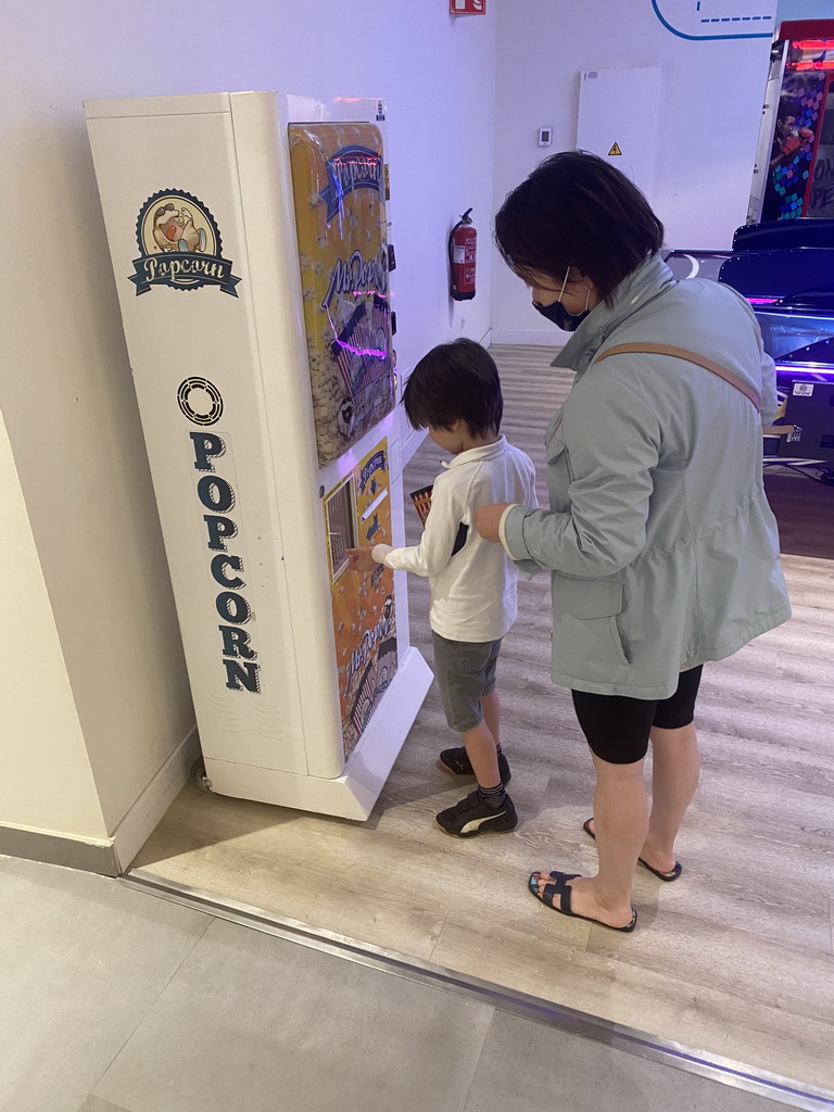 Miaomiao and Max buying popcorn at the gaming room at the Abora Buenaventura by Lopesan hotel
