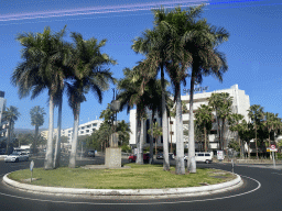 The roundabout at the crossing of the Avenida Alfereces Provisionales and the Avenida de Tirajana streets, viewed from the bus