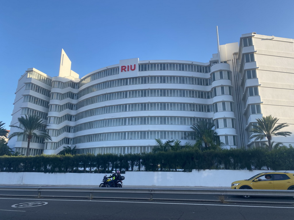 Back side of the Hotel Riu Papayas, viewed from the Avenida de Moya street