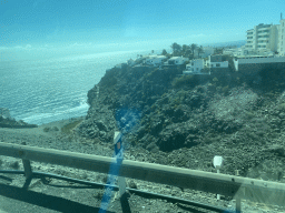 The Cañada de Morro Besudo ravine and the Playa Besudo beach, viewed from the bus to Las Palmas at the GC-500 road