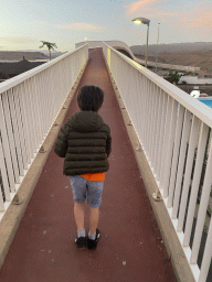 Max at the pedestrian bridge over the GC-500 road