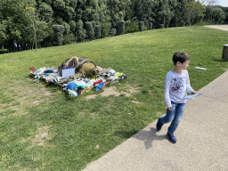 Max with a turtle statue and garbage at the outdoor area at the Sea Life Porto