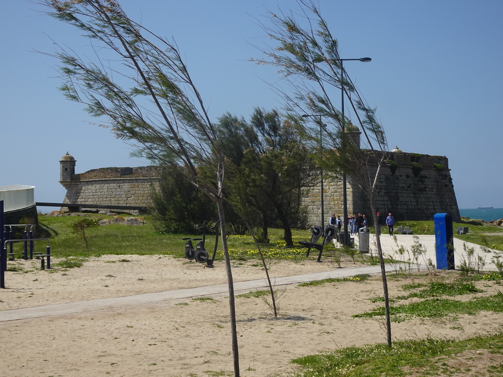 The Parque Desportivo Castelo do Queijo sports park and the Castelo do Queijo castle