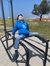 Max at the Parque Desportivo Castelo do Queijo sports park, with a view on the Terminal de Cruzeiros do Porto de Leixões