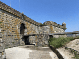 Drawbridge at the east side of the Castelo do Queijo castle