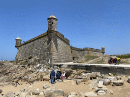 Southeast side of the Castelo do Queijo castle