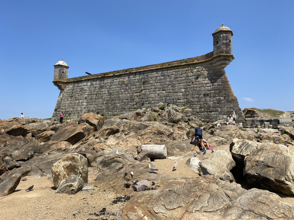 Southwest side of the Castelo do Queijo castle