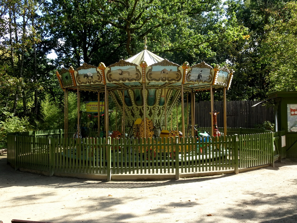 Carousel along the central road of ZOO Planckendael