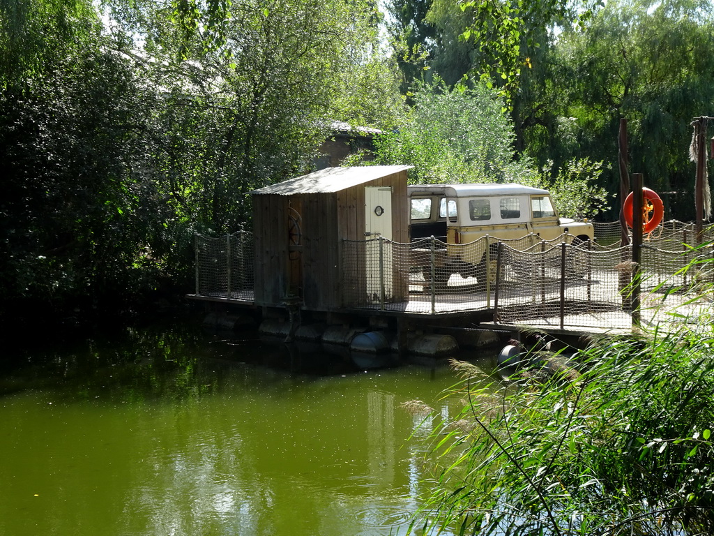 Shed and jeep at the Oceania section of ZOO Planckendael